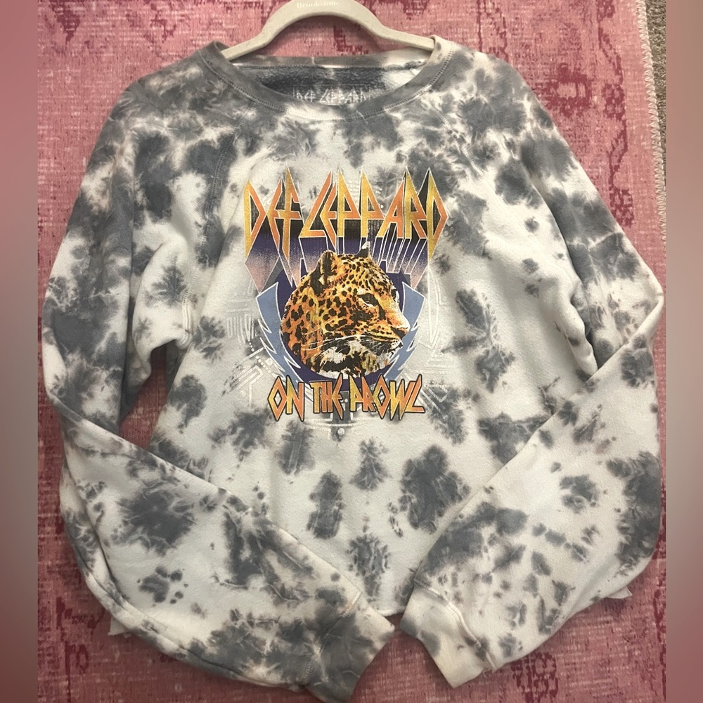 Def Leopard pullover light sweatshirt size Large